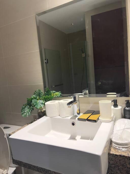 One Uptown Residences Bgc Taguig Extérieur photo